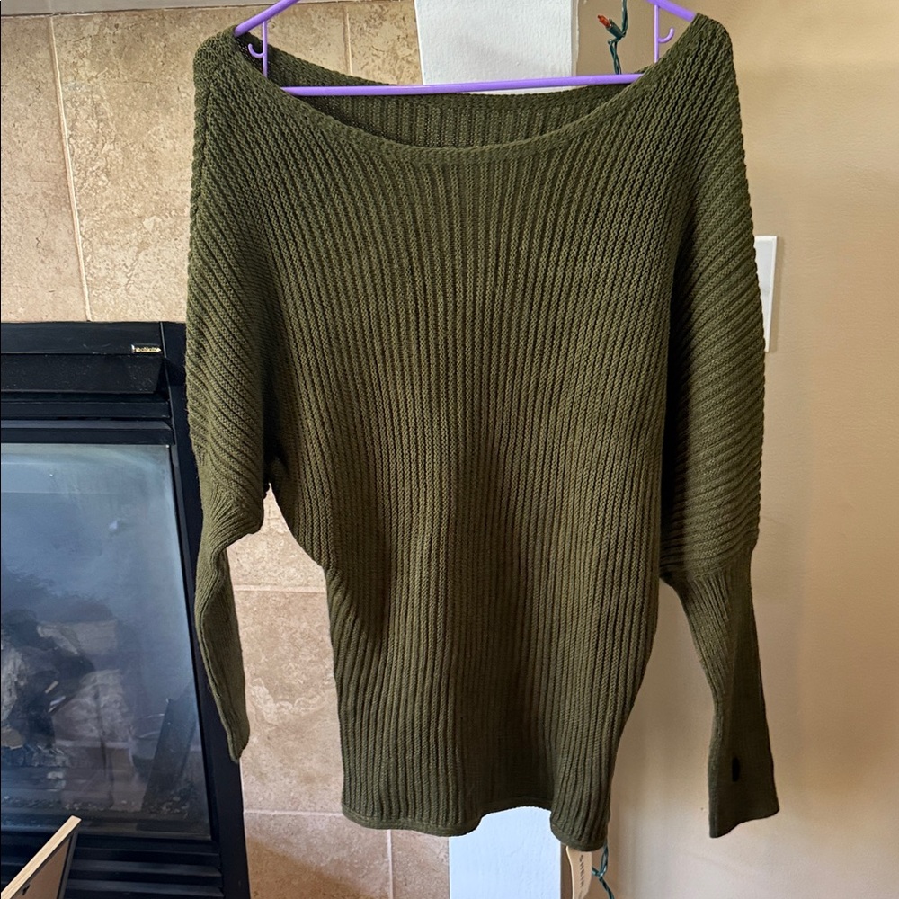 Womens dark green sweater